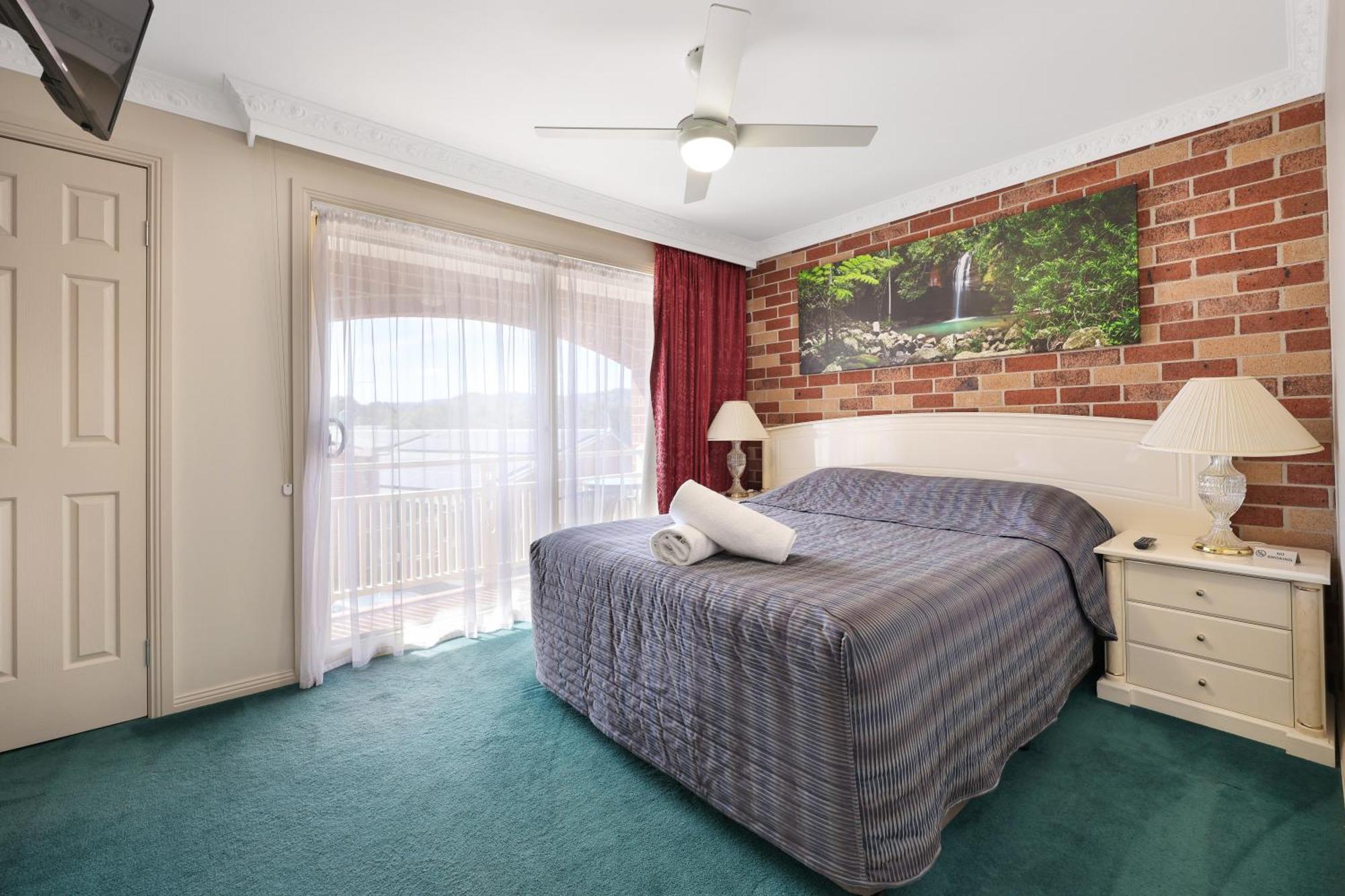 The Roseville Apartments Tamworth Room photo