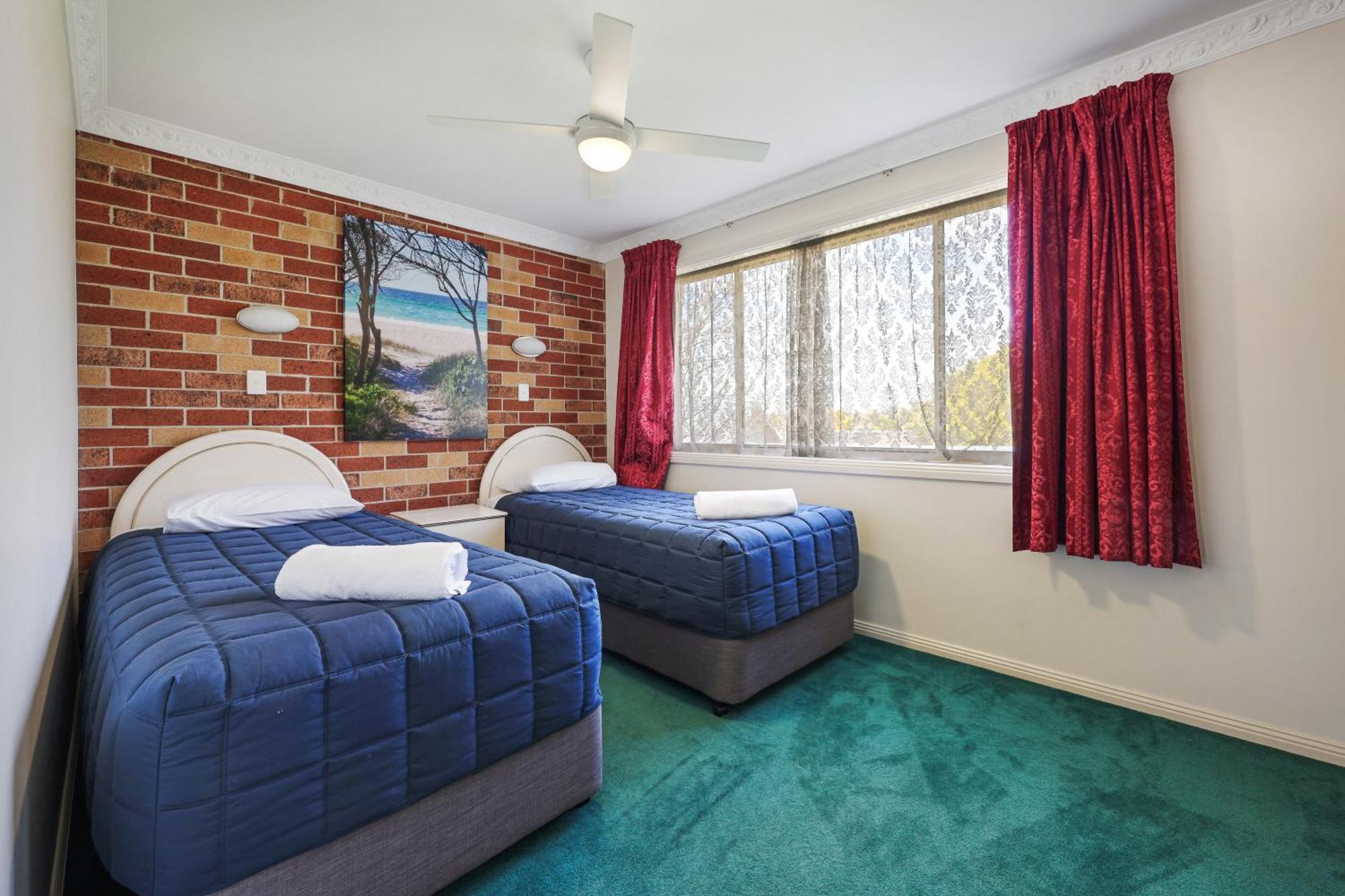 The Roseville Apartments Tamworth Room photo